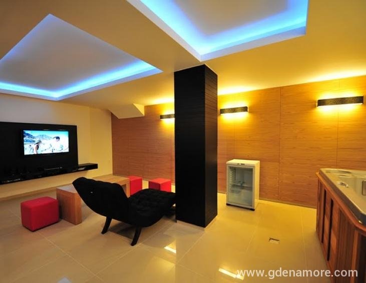 VILLA ANDRIANA
